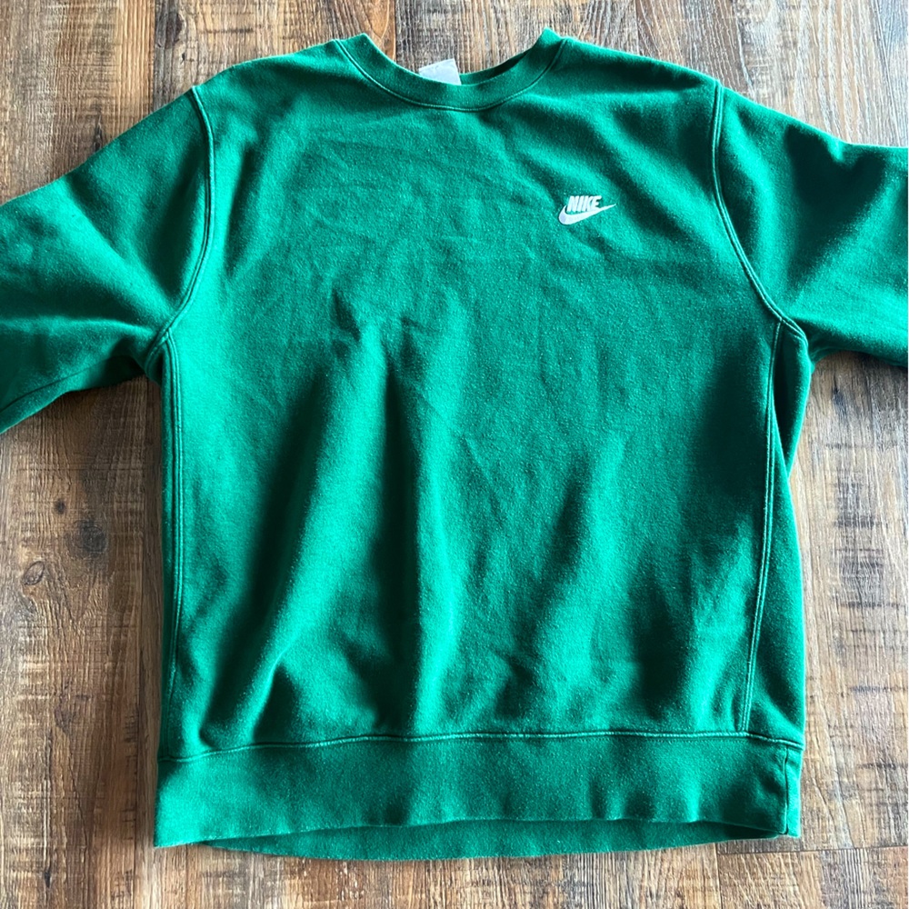 NIKE PULLOVER SIZE M